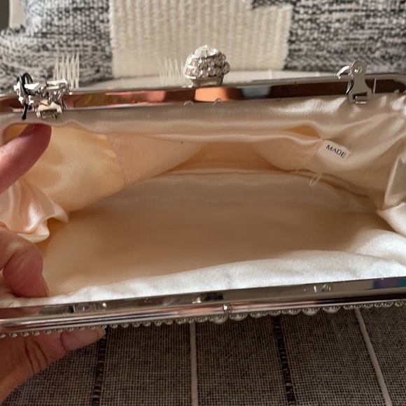 Wedding clutch and Tiara - Picture 4 of 4